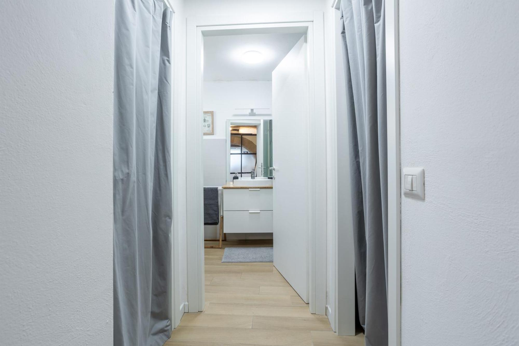 Mari Flat - Posto Auto E Metro - Italywego Apartment